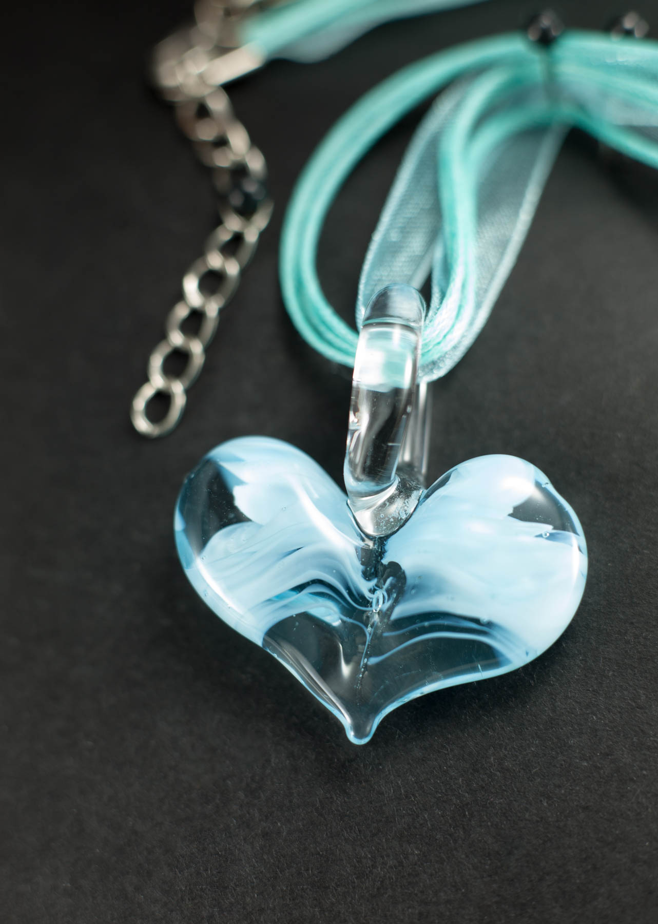 Ogrlica Srce svijetloplava pastel u svijetloplavoj prozirnoj